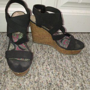 9 Madden Girl black Elastic strap wedge sandal cork heel